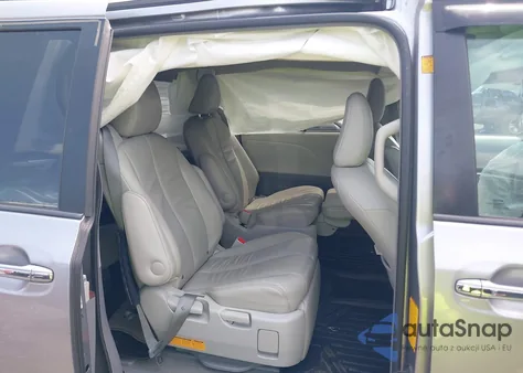 2012 Toyota Sienna Xle 7 Passenger из США, поврежденный, VIN 5TDDK3DC5CS044692